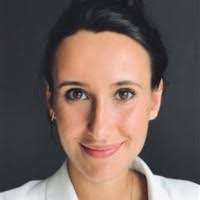 Laura Nitschke's Instagram, Twitter & Facebook