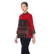 Baju model jas koko ini memang masih belum banyak beredar di pasaran, baju jaskoko ini masih tergolong langka untuk bisa mendapatkannya. 30 Model Baju Atasan Dari Kain Sarung Fashion Modern Dan Terbaru 2021 Pusat Mukena Com Jual Mukena Model Terbaru 2021