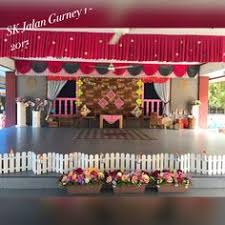 Membantu j/k persediaan tempat dan hiasan dewan. 7 Hiasan Pentas Ideas Birthday Decorations Art Birthday Party Birthday Party Decorations