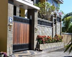 Berikut contoh gambar pagar rumah minimalis yang modelnya bisa kamu jadikan inspirasi untuk mempercantik tampilan rumah bagian depan. 31 Desain Model Pagar Tembok Minimalis Modern Elegan Ideas House Design Fence Design Compound Wall Design