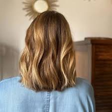 Le reflet chaud à adopter cette saison. Tendance Beaute Le Balayage Miel