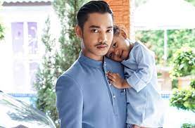 Pada tahun 2009, beliau pernah menganggotai kumpulan evo bersama rakan duonya, erul samah dalam. Hael Husaini Dedah Anak Manja Dengan Calon Isteri