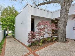Modern Monday Soft Contemporary In Fort Worth With Multiple Courtyards Video Update The Metroplex Modern Architecture House Courtyard Architecture House