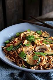 Asiatische Erdnuss Nudeln Mit Zucchini Und Champignons Rezept Zucchini Nudeln Rezepte Und Asiatische Gerichte