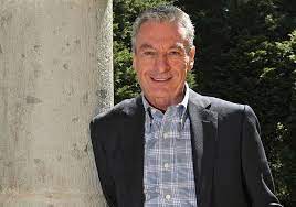 Es tremendo ver niñas teniendo niños, dice el actor y cantante César Costa