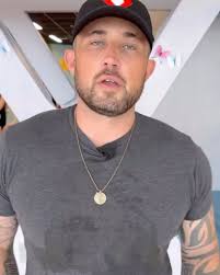 Seriously love that @michaelraymusic took time to visit @jdchospital and  sang for the kids today! He has the best heart! ❤️🥺 , 🎥 @jdchospital