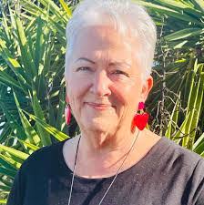 Donna Boulier's Instagram, Twitter & Facebook