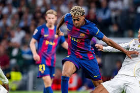 ¿Por qué la equipación del Barcelona lleva 'GOLF' en la parte delantera?