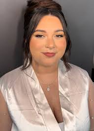 I'll take what she's got!!! 😉😉😉 Did my makeup in the car,