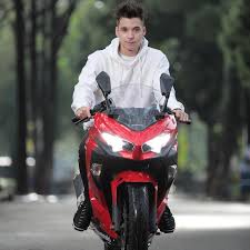 Pria yang lahir di callifornia pada tanggal 11 agustus 1993 ibunya mengembangkan bakatnya dengan menyekolahkannya di teroecture act yaitu sebuah sekolah akting di jakarta. Stefan William Tribunnewswiki Com Mobile