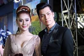Loạt ảnh mỹ nhân chuyển giới xuất hiện bên trai lạ khiến công chúng tò mò. Snmnfbfwnyhq0m
