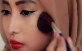 Ini memberikan kesan dalam mimpi yang akan membuat kita sedih, merasa tidak nyaman dan beranggapan bahwa itu akan menghadirkan. Arti Mimpi Didandani Orang Wajah Dirias Seperti Pengantin Arti Mimpi