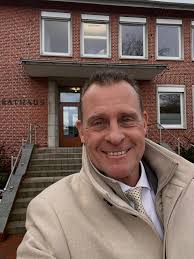 Nach 26 Jahren im Amt wurde Landrat Sven-Georg Adenauer verabschiedet. In  mehr als zweieinhalb Jahrzehnten hat er unseren Kreis geprägt und wichtige  Entwicklungen angestoßen. Ich danke ihm für die gute Zusammenarbeit! 🤝 #