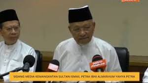 Ayahanda sultan kelantan, sultan muhammad v iaitu sultan ismail petra mangkat di wad diraja hospital raja perempuan zainab ii (hrpzii) di kota bharu pada jam 8.11 pagi tadi. Sultan Ismail Petra Mangkat Youtube