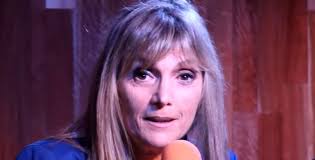 Laura Salzman (@lausalzman)