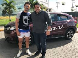 Carlinhos, de repente, decidiu presentear um motorista desconhecido com um carro. Carlinhos Maia Pega Carona Com Thiago Lagos Portal Thiago Lagos