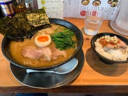 Sequoia411 On Twitter らーめん五葉 ふじみ野 五葉らーめん大 豚シャリ小 酒井製麺じゃない家系でかなりのハイクオリティー スープ 麺はすすれる長さ 満腹大満足 そして駐車場があるのが嬉しい ご馳走さまでした