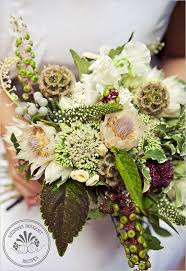 Perfect for adding deep color saturation or to jewel toned bouquets and centerpieces, viburnum berries are available in several colors including red, orange, green, and blue. Love This Rustic Wedding Bouquet Rustic Wedding Flowers Flower Bouquet Wedding