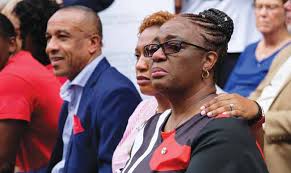 Harding unveils Botham Jean memorial