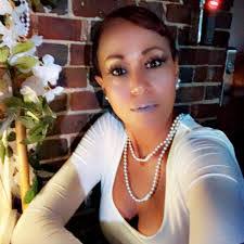 Lisa Caparelli's Instagram, Twitter & Facebook