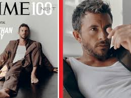 Jonathan Bailey e il sostegno agli anziani LGBT: "Dobbiamo prendercene cura  perché hanno lottato così tanto"