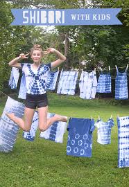 The pattern will be on a diagonal with thin lines of white, where the twine is binding the fabric. Shibori Dying Technique With Kids Artbar