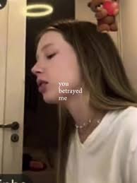 ela tentando disfarçar depois de ver os irmãos da Júlia e do João falando  que o João era namorado da Julia me quebrou... #careca_soso #joaopedronunes  #candangos