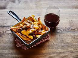 Vendredi Soir Relax Poutine Magazine Saq Le Gout De Partager Food Poutine Breakfast