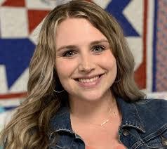 Mallory Dubois's Instagram, Twitter & Facebook