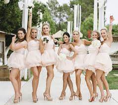 De plus, le travail de la robe alterne entre tissu de soie et mousseline brodée transparente qui laisse apparaître. Robe De Demoiselle D Honneur Blog Officiel De Robespourmariage Fr