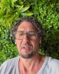 🎉 Congratulations to our buyers & vendors , 6 DOSS CRT, URRAWEEN has now  settled & the unpacking & swimming begins 😍 , Enjoy!, Here’s a cute little  settlement gift for my buyers today, What a good man ...