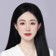 Elizabeth Thibault's Instagram, Twitter & Facebook