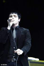 Aw His Short Black Hair Holds A Special Place In My Heart My Chemical Romance Gerard Way Short Black Hairstyles