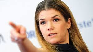 Starring:anke engelke, matthias matschke, bettina lamprecht. Anke Engelke Privat Ulknudel Plotzlich Tragisch Das Ist Ihre Neue Netflix Rolle News De