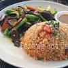 Ayam goreng kunyitnya pun ada wangi aroma daun kari. 1