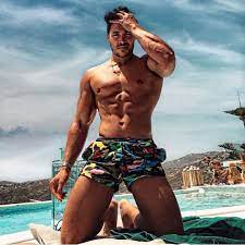 Ο γιώργος ασημακόπουλος κατάγεται από την πάτρα και έχει καταστήματα με ρούχα στη γλυφάδα, κηφισιά και. Giwrgos Ashmakopoylos To Asxhmo Xtyphma Ths Moiras Kai O Aderfos Toy Poy Xa8hke Apo Karkino Se Paidikh Hlikia Iciao