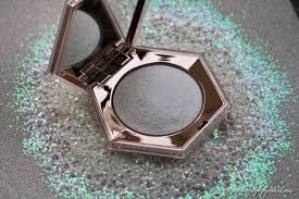 Fenty Beauty By Rihanna Diamond Bomb All Over Diamond Veil Fenty Beauty Diamond Bomb All Over Diamond Veil Beaute