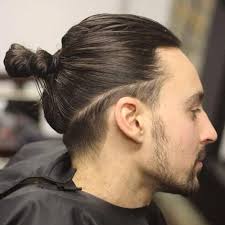 El pelo un poco más largo, en capas y con un flequillo a un lado es ideal para los hombres que tienen una cara grande. Los 55 Mejores Cortes Para Hombres Que Corte De Cabello Me Hago