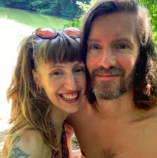 Foto: Pasangan Viral yang Bikin Podcast Bercinta, Jadi Kontroversi