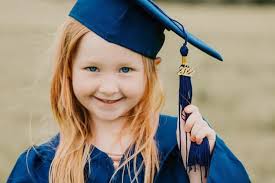 Who can take grade 12 grad photos with a gown and cap?