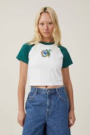 Áo Thun Có Hoạ Tiết Nữ-Crop Fit Raglan Lcn Graphic Tee COTTON:ON tại ACFC