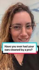 Laura Nipper's Instagram, Twitter & Facebook