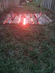 Mit diesen halloween artikeln wird eure party erschreckend gut! How To Make A Diy Halloween Graveyard Diy Graveyard Halloween Palletdecorparty Halloween Deko Halloween Deko Garten Halloween Deko Ideen