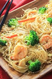 Gluten Free Stir Fry With Rice Noodles In 2020 Gluten Free Stir Fry Gluten Free Chinese Food Rice Noodles Stir Fry