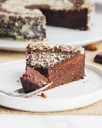 Gateau Cremeux Et Fondant Chocolat Amande Les Degustations Dangereuses En 2020 Gateau Cremeux Chocolat Cremeux Chocolat