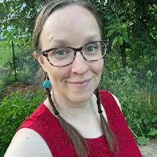 Sara Sutter's Instagram, Twitter & Facebook