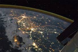 In its attempt to prove the wall's visibility from space, the. 10 Surprising Things You Can See From Space Listverse India Pakistan Border Earth From Space India And Pakistan