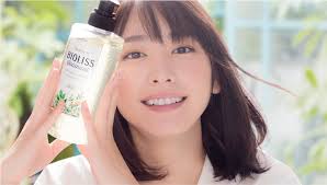 아라가키 유이의 필모그래피에서 분기점이 되는 작품은 2011년 게츠쿠 드라마 《전개 걸》이라 할 수 있다. í™•ì‹ ì˜ ì£¼ì¸ê³µìƒ ì•„ë¼ê°€í‚¤ ìœ ì´ ë„¤ì´íŠ¸íŒ