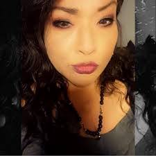 Lisa Pallas's Instagram, Twitter & Facebook