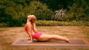 In this beginner's yoga dvd, kino macgregor introduces you to the practice of ashtanga yoga taught to her by sri k. Yoga For Beginners With Kino Macgregor Ashtanga Yoga Amazon De Kino Macgregor Matt Wright Christine Romano Dvd Blu Ray